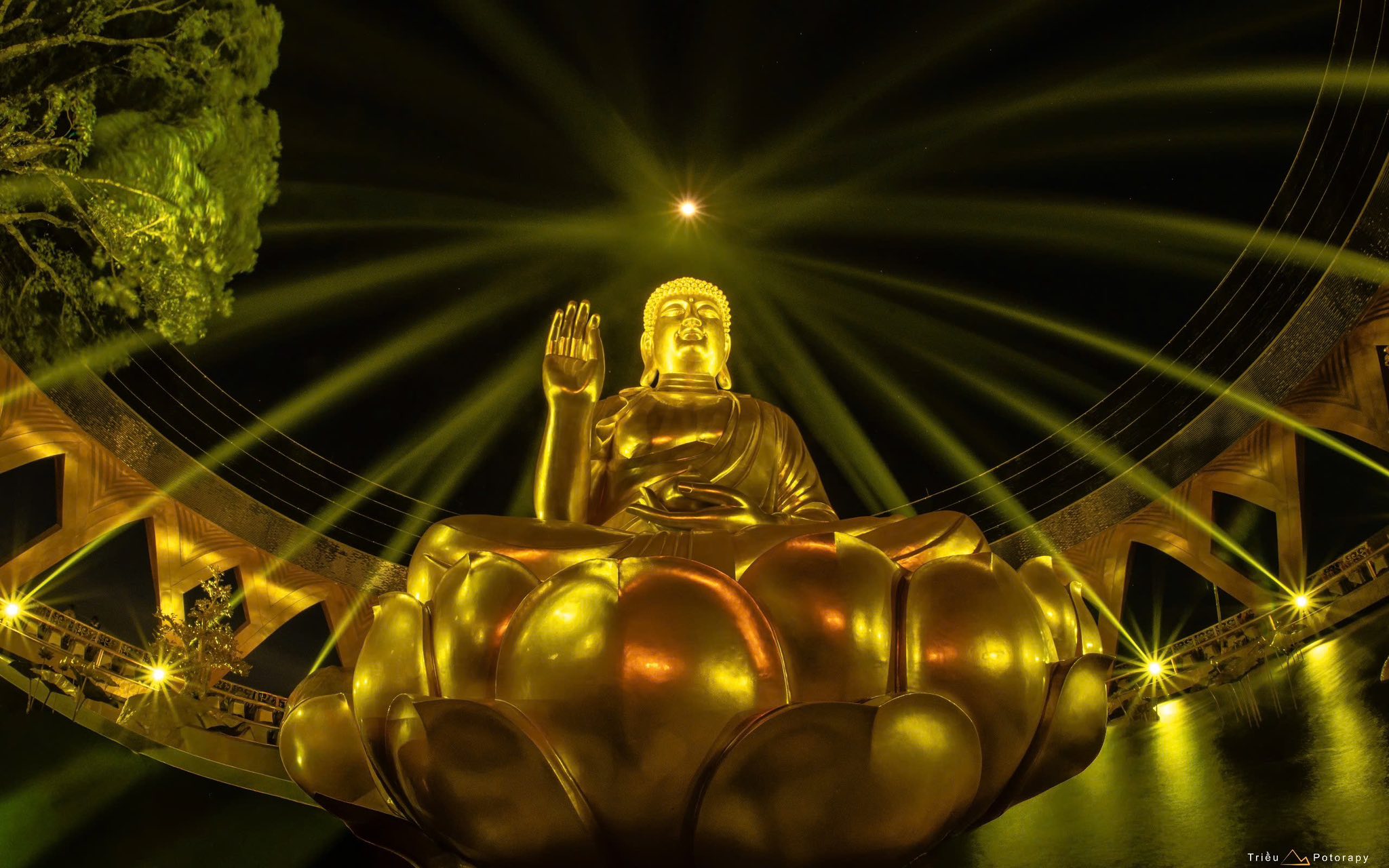 Đức Phật Câu Na Hàm Mâu Ni