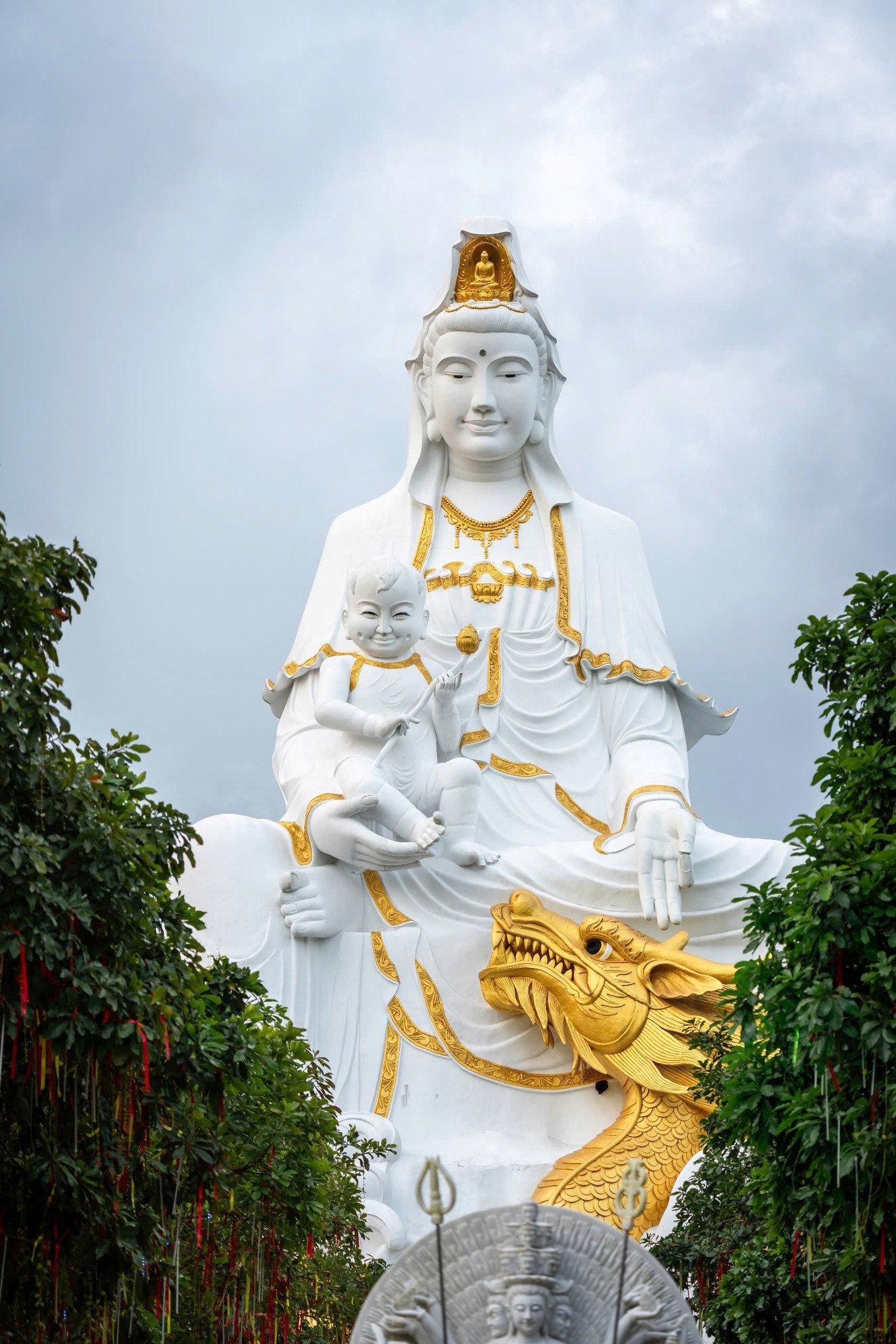 Tôn tượng Quan Âm Tống Tử chùa Liên Hoa