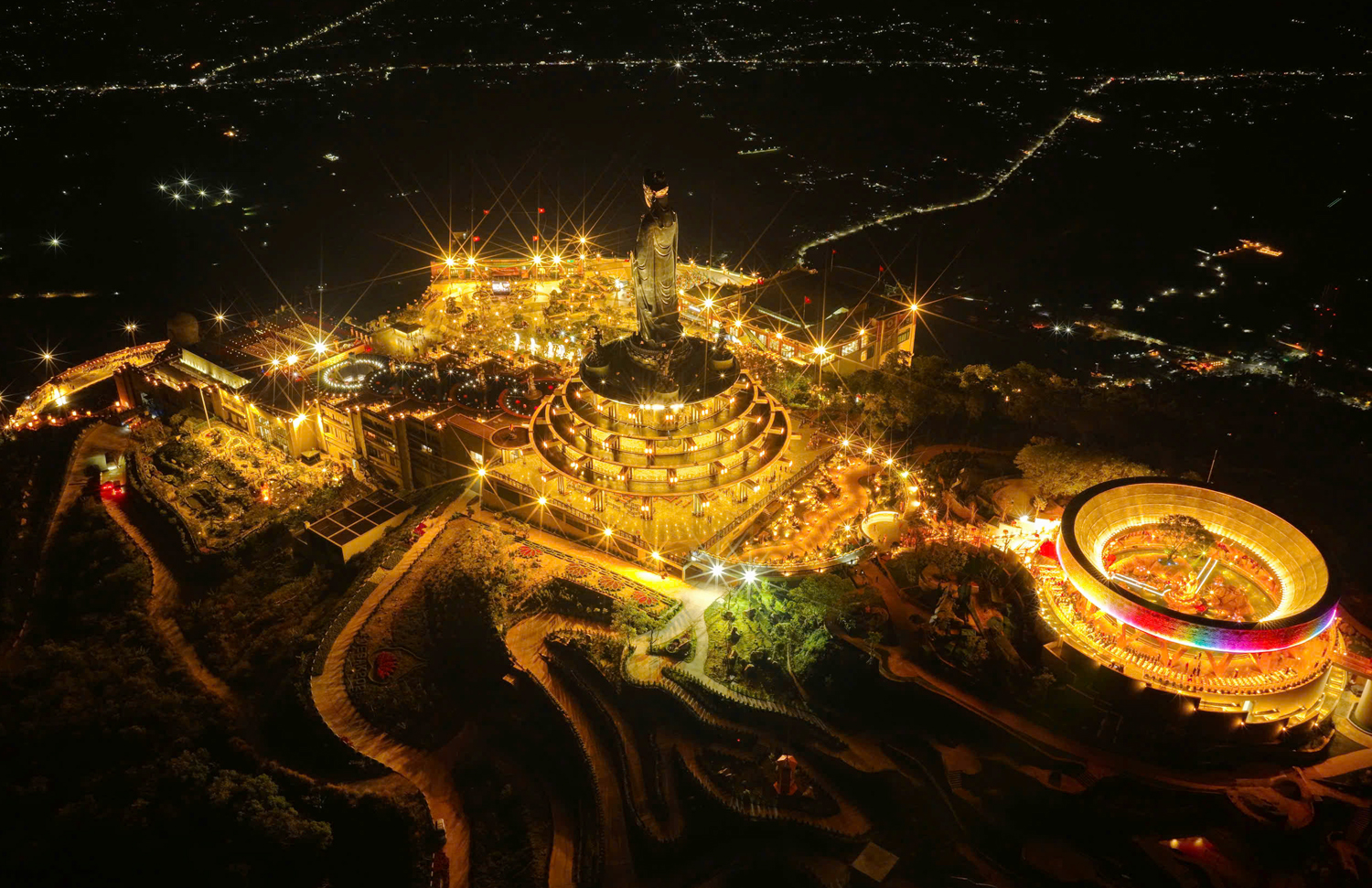 Quần thể tâm linh núi Bàn Đen nhìn từ trên cao